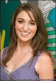 Qui est-elle ? Elle a chanté "Brave", "Love Song"