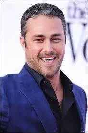 Qui incarne le frère de Kate, nommé Phil ?