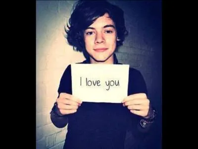 Comment s'appelle cette personne du groupe ?