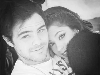 Comment se nomme le petit ami de Martina Stoessel ?