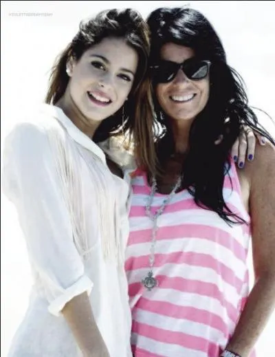 Comment s'appelle sa mère ?