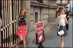 Quelle est la couleur de cheveux de Tini ?