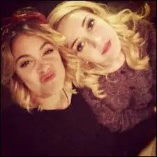 Elles ont scellé leur amitié par des photos multiples, mais où ?