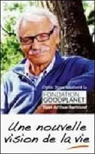 Vu du ciel ! Il a peut-être une bonne vue d'ensemble mais d'où viennent ses lunettes ?