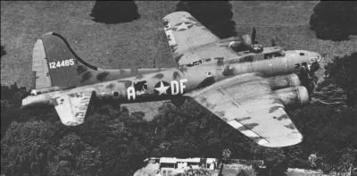 C'est l'avion qui a largué le plus gros tonnage de bombes de la 2e Guerre mondiale. Il a été engagé sur tous les fronts (excepté le front de l'est en Europe). Vous le connaissez grâce à un documentaire de 1944 et à un film « grand spectacle » de 1990. Quel est cet avion ?