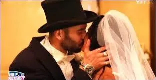 Dans quelle ville américaine se sont-ils mariés pour pouvoir intégrer la maison des secrets ?