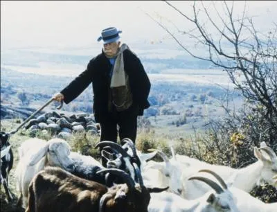 Dans quel film de Claude Bernard-Aubert , Jean Gabin incarne-t-il un patriarche propriétaire de "la Grand-terre" ?