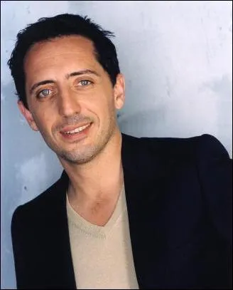 Qui est cet humoriste qu'on connaît pour son rôle dans le film "Chouchou" ?