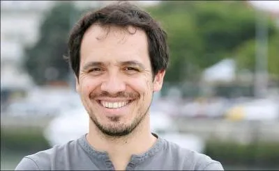 Qui est cet humoriste qui joue aussi dans "Kaamelott" ?