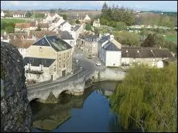 Fresnay-sur-Sarthe est une commune des Pays-d-la-Loire située dans le département n° ...