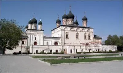 Près de quelle mer, la ville d'Astrakhan est-elle située?
