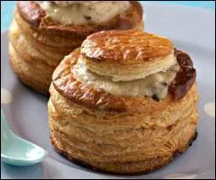 Voici une entrée chaude garnie de ris de veau, de champignons et de sauce financière, est-ce un Vol au vent ou une bouchée à la reine ?