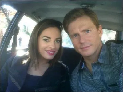 Comment s'appelle la personne qu'engagent Jade et Mathias?