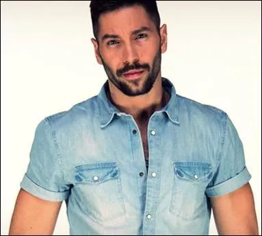 Il est connu sous le nom de...