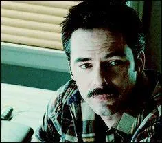 Je suis policier à Forks. Qui suis-je ?