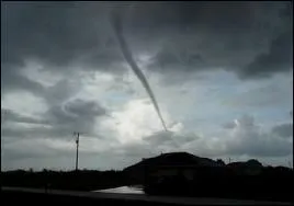Une tornade de catégorie F0 provoque-t-elle des vents violents ?