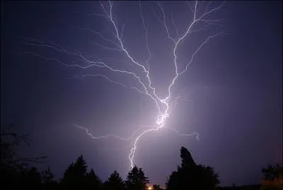 Qu'est-ce qu'un éclair ascendant ?