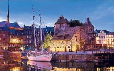 Où se réunissaient les impressionnistes à Honfleur, ville qui les inspira beaucoup?