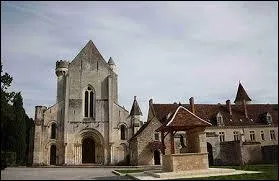Voici l'abbaye de la commune Indrienne de Fontgombault. Pour la voir, nous devons nous rendre en région ...