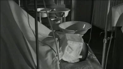 Sorti en 1971, c'est un film de Dalton Trumbo avec Timothy Bottoms, Kathy Fields, Marsha Hunt C'est encore les horreurs de la guerre ! C'est un des plus importants, un des plus violents réquisitoires contre l'absurdité de toutes les guerres. Quel est ce film ?