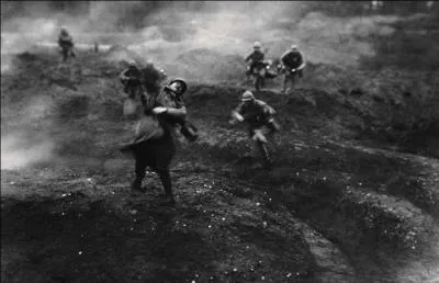 Sorti en 1928, c'est un film de Léon Poirier avec Albert Préjean, Hans Braüsewetter, Suzanne Bianchetti, Maurice Schutz. C'est un film commémoratif d'une bataille de la 1e Guerre mondiale. Un figurant apparaît dans ce film, il est un des acteurs majeurs (côté français) de cette bataille. Ce film a été restauré par la cinémathèque de Toulouse en 2006. Quel est ce film ?