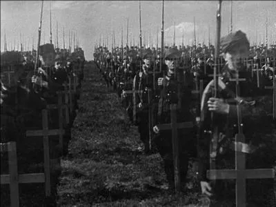 Sorti en 1931, c'est un film de Raymond Bernard avec Pierre Blanchar , Charles Vanel , Gabriel Gabrio Ce film est l'adaptation cinématographique du roman éponyme de Roland Dorgeles. Quel est ce film ?