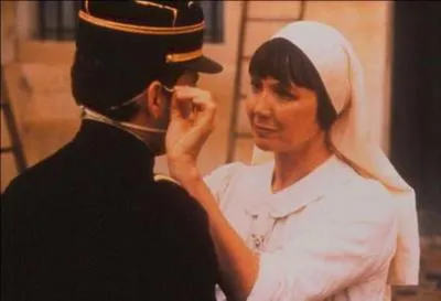 Sorti en 2001, c'est un film de François Dupeyron avec Eric Caravaca, Denis Podalydès, Grégori Dérangère, Sabine Azéma Où l'on voit les conséquences de la guerre sur des officiers blessés dans un hôpital. Quel est ce film ?