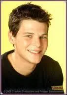 Qui remplace Bob le palefrenier dans la saison 3 ?