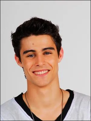 De qui Violetta est-elle amoureuse dans la saison 1 ?