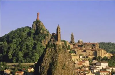 Quel département ne pouvez-vous rejoindre à partir de celui de la Haute-Loire sans être dans l'obligation de passer par un autre?