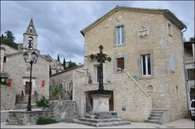 De ces quatre départements, lequel n'est pas limitrophe de celui du Gard?