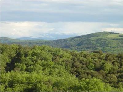 Quel département ne touche pas au département de l'Aude?