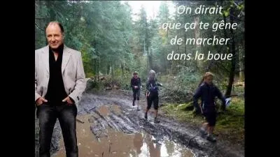 Où habite sa famille qui passe son temps à retourner les sillons à l'automne ?