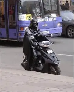 Après avoir tourné dans le célèbre film "Star Wars", il a commencé à chercher un travail, il a cotisé pour s'acheter un...