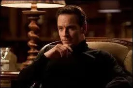 Quand Erik était enfant, que dut-il faire pour que Shaw ne tue pas sa mère?