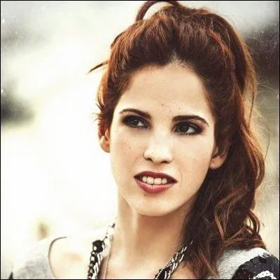 Quel est le Twitter de l'actrice qui joue Camila, Candelaria Molfese ?