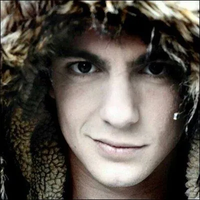 Donne le nom du Twitter de Facundo Gambadé :