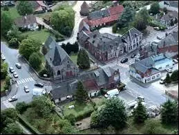 Nous survolons la commune Seinomarine de Saint-Aubin-sur-Scie. Nous sommes dans le ciel de la région ...