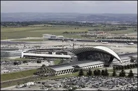 Comment s'appelle l'aéroport de Lyon ?
