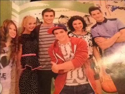 Maxi est amoureux de :