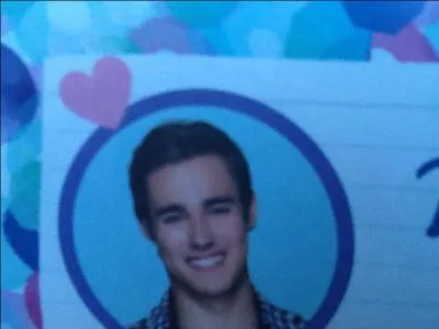 Combien de gar&ccedil;ons sont amoureux de Violetta au cours des saisons 1 et 2 ?