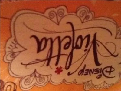 Qui s'est fait renvoyer du studio ?