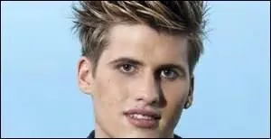 Qui a fait son apparition pour faire le clip "Happy" avec les Anges ?