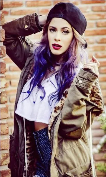 Qui chante avec Marco au karaoké ?