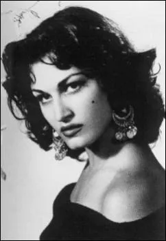 Elle connut une carrière ... pyramidale, à ses débuts !