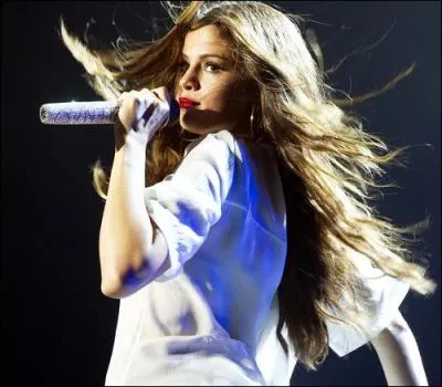 Cette tournée a été sa première tournée en solo. Vrai ou faux ?