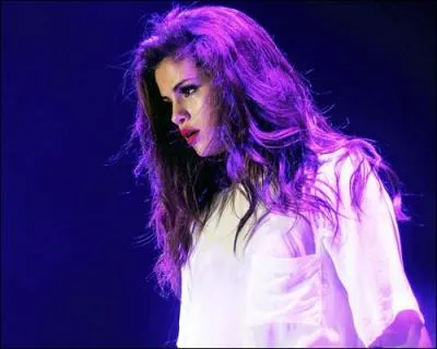 Elle reprend quelques chansons dans sa tournée. Vrai ou faux ?