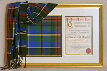 En 1995, les CFQ se dotent d'un tartan et l'oeuvre choisie est réalisée par une membre du Cercle de Fermières de St-Jérôme.