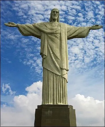 Perché sur le mont Corcovado, voici le Christ Rédempteur qui fait partie des sept nouvelles merveilles du monde. Dans quel pays se situe-t-il ?
