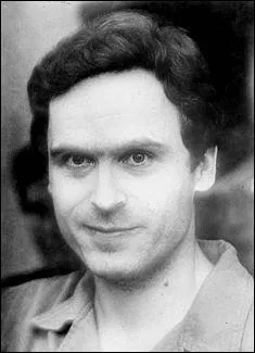 Combien de victimes ont été tuées par Theodore Robert Cowell, plus connu sous le nom de Ted Bundy ?